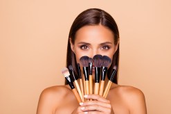 The Ultimate Essential Makeup Brushes Guide for Beginners